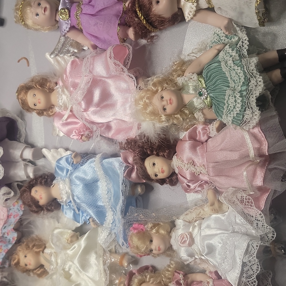 VTG.Small Porcelain Dolls lot of 19 Beautiful Old Fashioned Vintage 5 Inches.